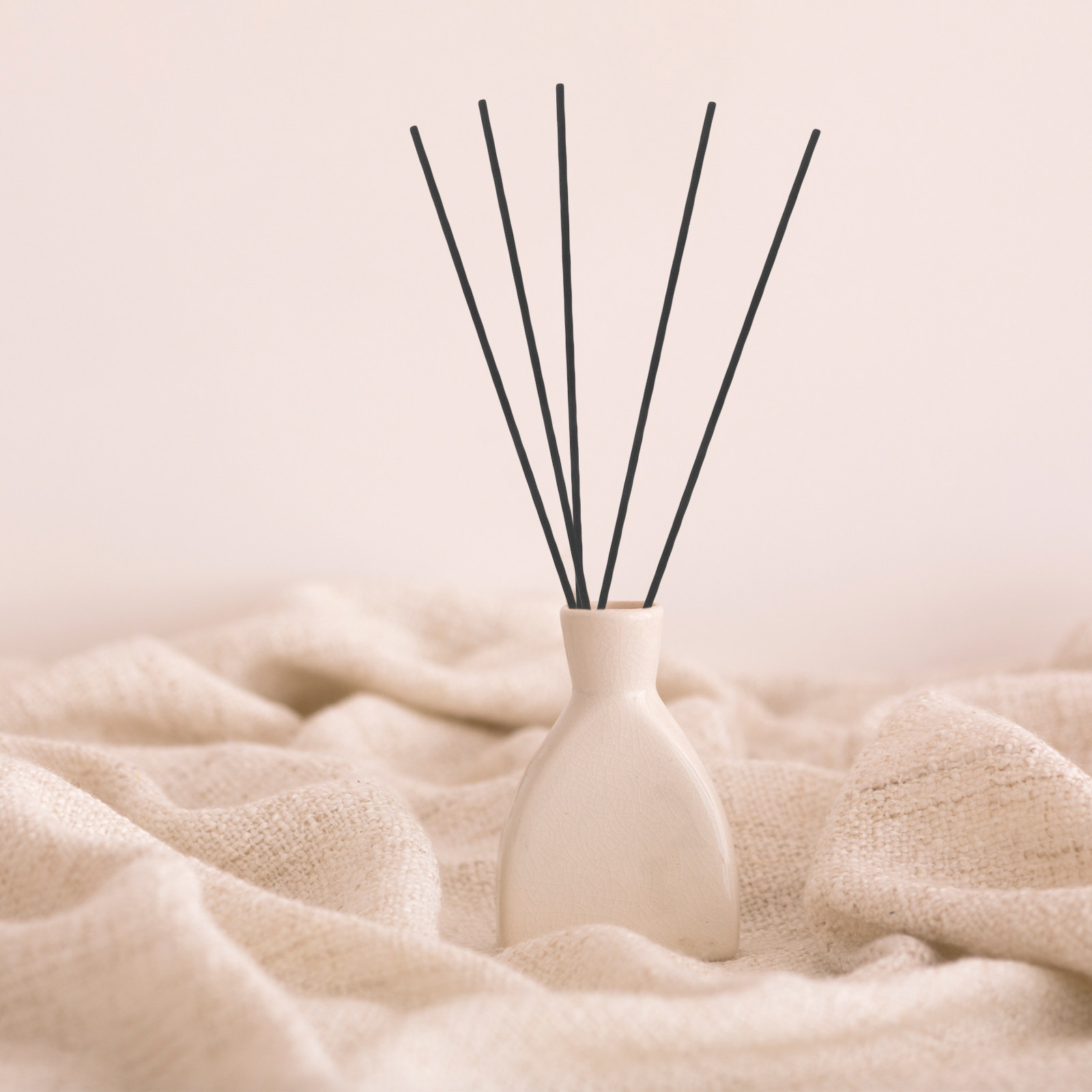 Home Fragrance Aroma - 100本入り ファイバーリードディフューザースティック ブラック 厚い交換用リード 長持ちする香り ホームオフィスバスルーム用