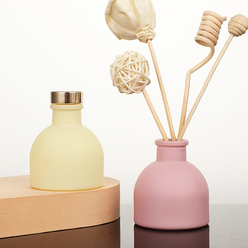 Home Fragrance Reed Diffuser - 1pc 50 ミリリットル空のピンク/ホワイト/イエロー/ブラックアロマセラピーディフューザーボトルリードディフューザーガラスボトルホームフレグランスオイルギフトセット