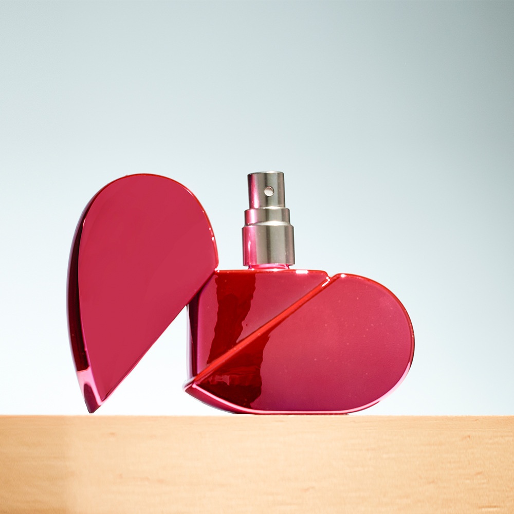1PC 1.01オンス レッドハート型ガラス香水スプレーボト - Home Fragrance Red Wine のレビューと価格