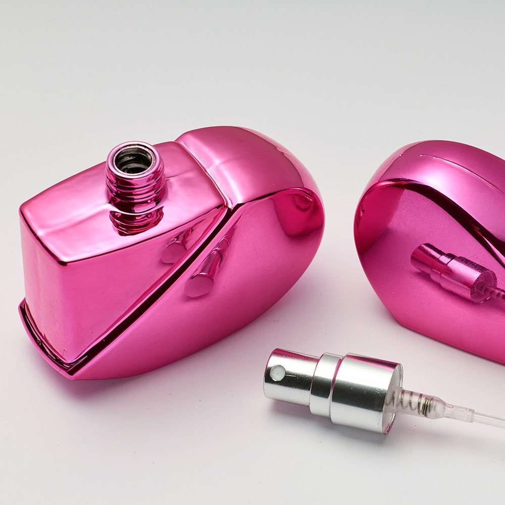 1PC 1.01オンス レッドハート型ガラス香水スプレーボト - Home Fragrance Red Wine のレビューと価格