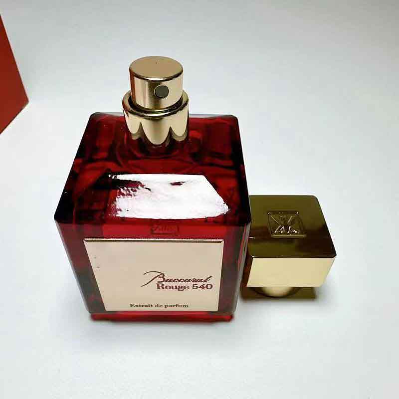バカラ540エッセンス香水は、豊かで魅力的なオリエンタルフロ - Home Fragrance Red Wine のレビューと価格